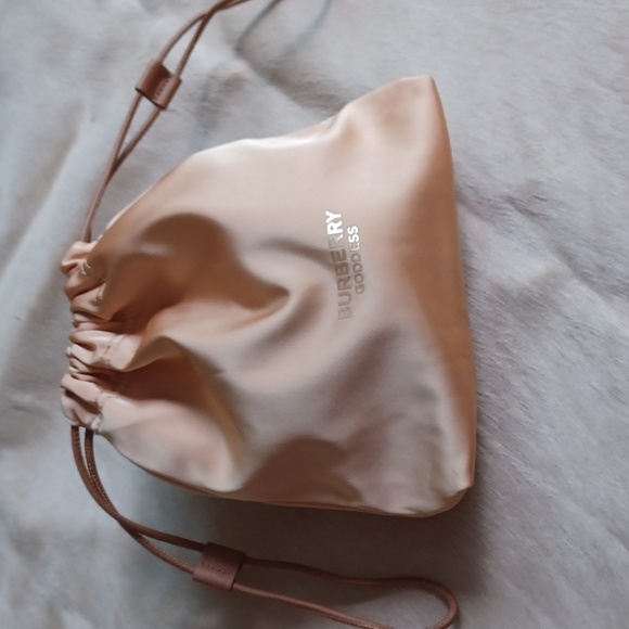 Burberry Great Quality Pouch - Picture 1 of 12